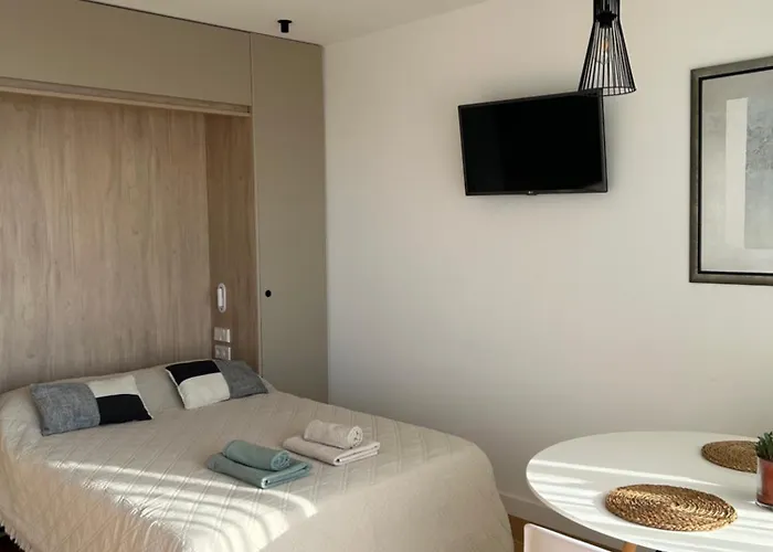 22nd Floor Skyline Panoramic Sea&city Views